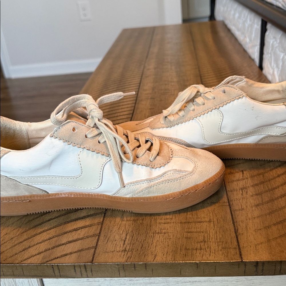 Dolce Vita Notice Sneaker - Picture 4 of 6